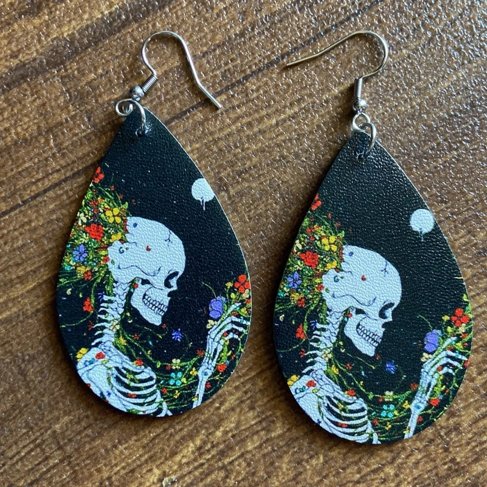 Flowers and skeleton soft pleather earrings - Picture 1 of 4